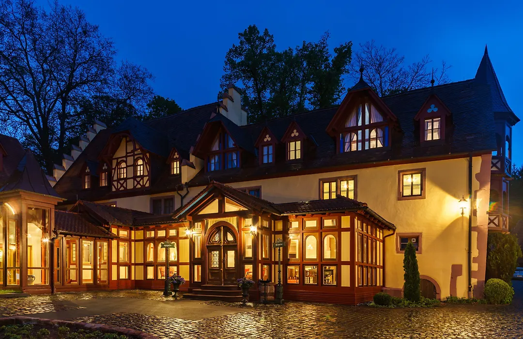 Schlosshotel Weyberhöfe-1
